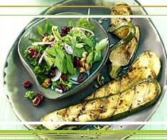 Gegrillte Zucchini mit Cranberry-Petersilien-Salat | Rezept