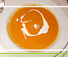 Rote Linsensuppe mit Crème fraîche