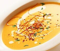 Currysuppe mit Chilifäden