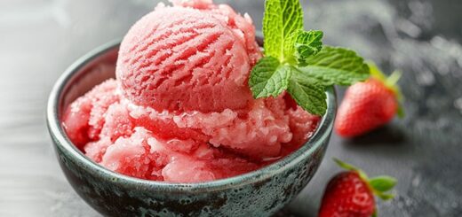 Köstlich-leichtes Erdbeer-Sorbet mit Minze