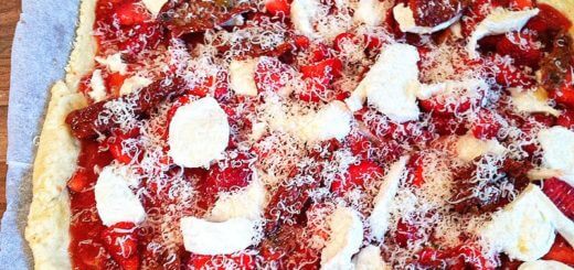 Pizza mit Erdbeeren & Mozzarella | Rezept
