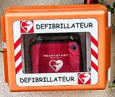 Was ist ein Defibrillator? Lebensretter bei Herzinfarkt