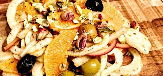 Orangen-Fenchel Salat mit Oliven & Pistazien