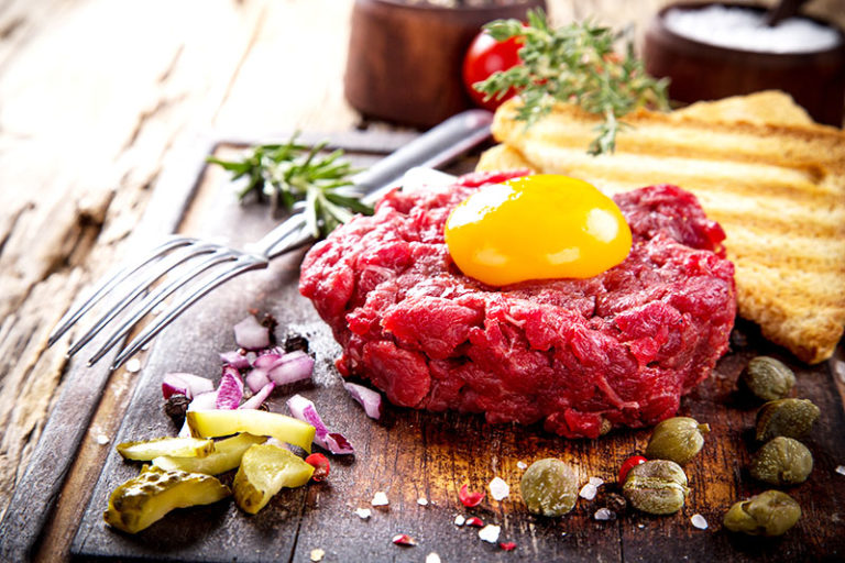 Klassisches Beef Tatar Rezept » gesund.co.at