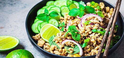 Laab Gai (Thai Chicken Salad) | Rezept