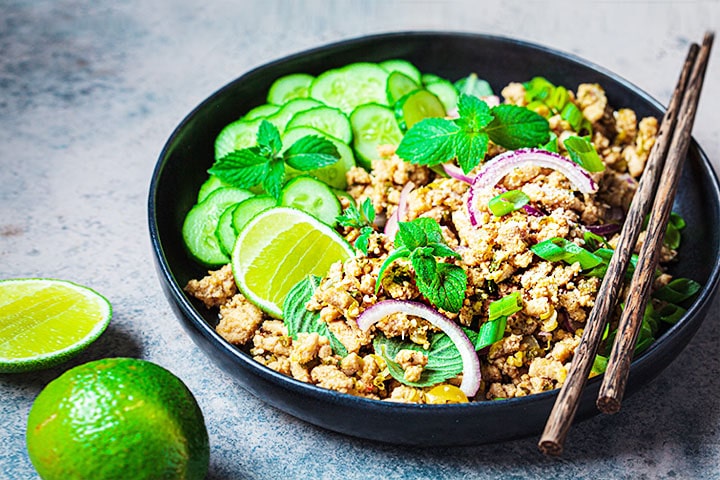 Laab Gai (Thai Chicken Salad) | Rezept